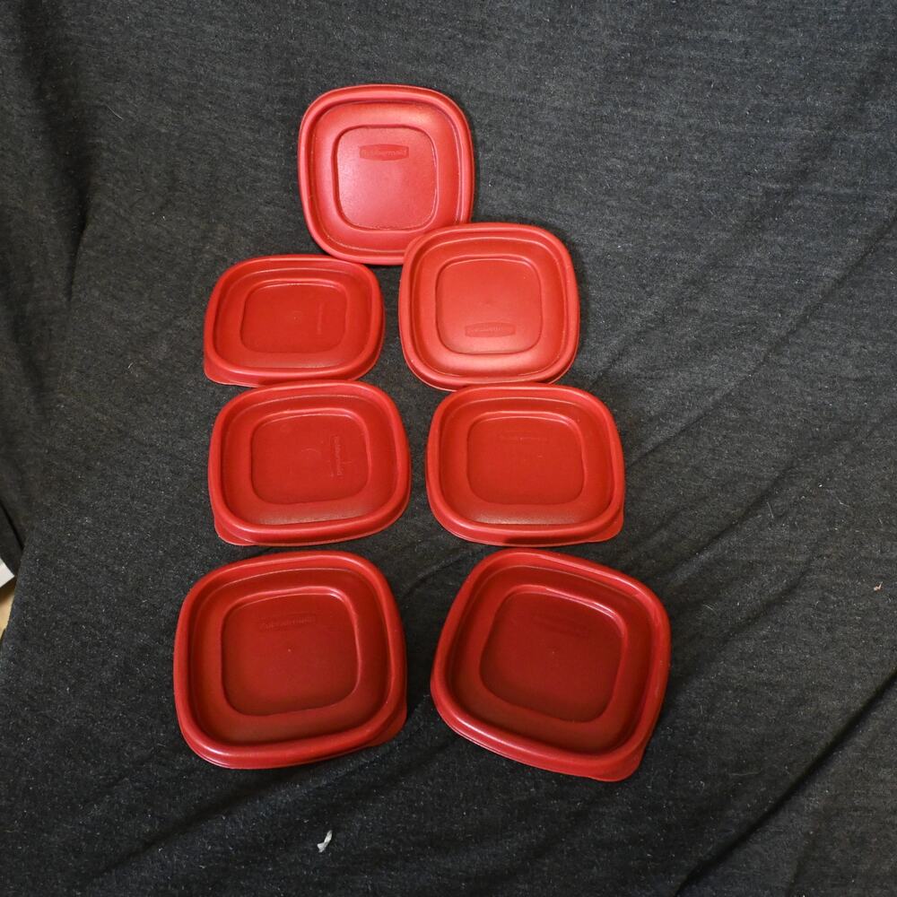 Lot of 7 Rubbermaid 7J58 Replacement Lids Red